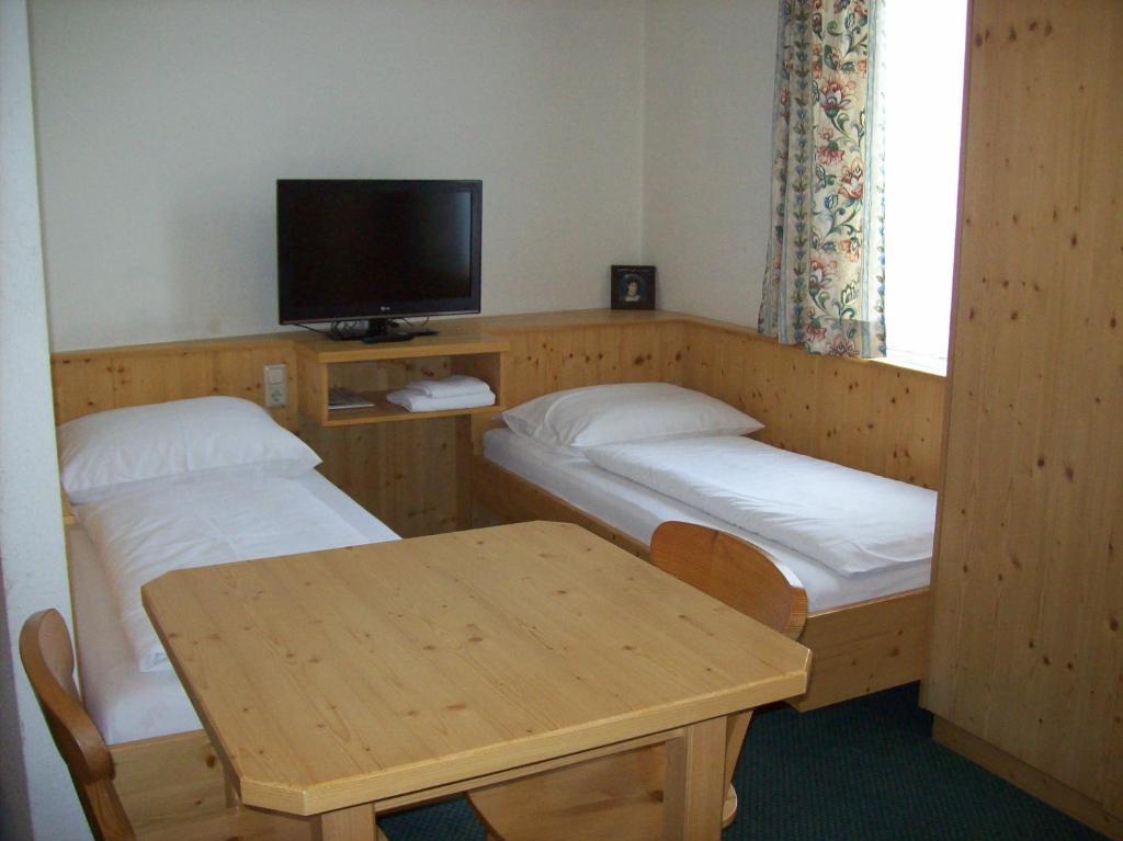 Hubertushof Fromwald Hotel Und Gasthof Bad Fischau Rum bild