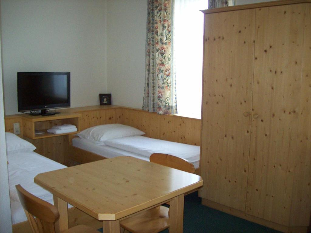 Hubertushof Fromwald Hotel Und Gasthof Bad Fischau Rum bild