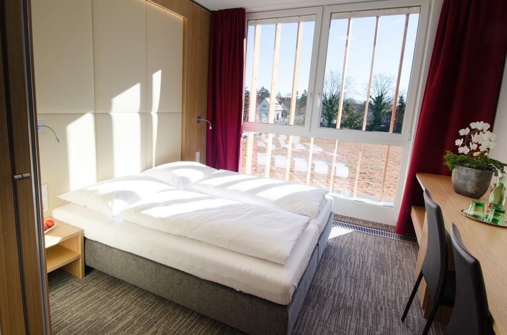 Hubertushof Fromwald Hotel Und Gasthof Bad Fischau Exteriör bild