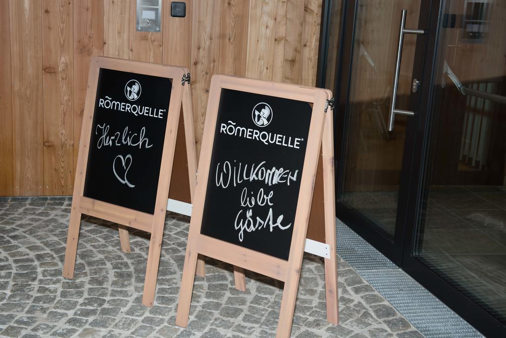 Hubertushof Fromwald Hotel Und Gasthof Bad Fischau Exteriör bild