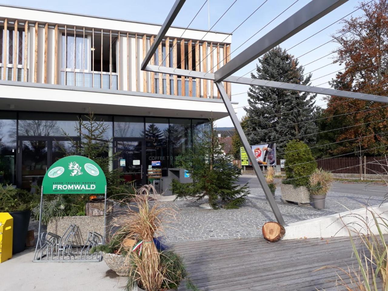 Hubertushof Fromwald Hotel Und Gasthof Bad Fischau Exteriör bild